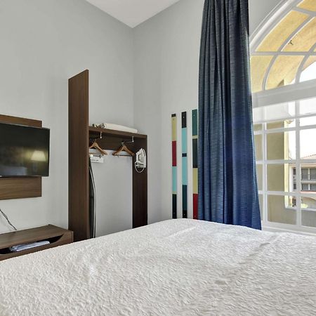 Express Inn Santa Ana Bagian luar foto